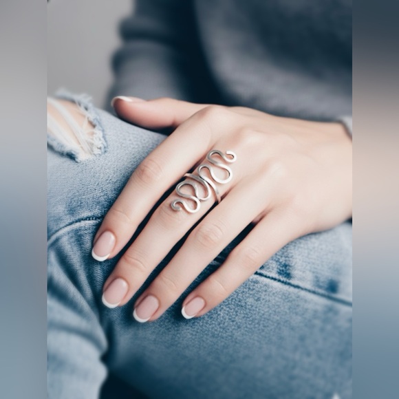 Vintage Artisan Silver Wave Statement Ring - Picture 2 of 8